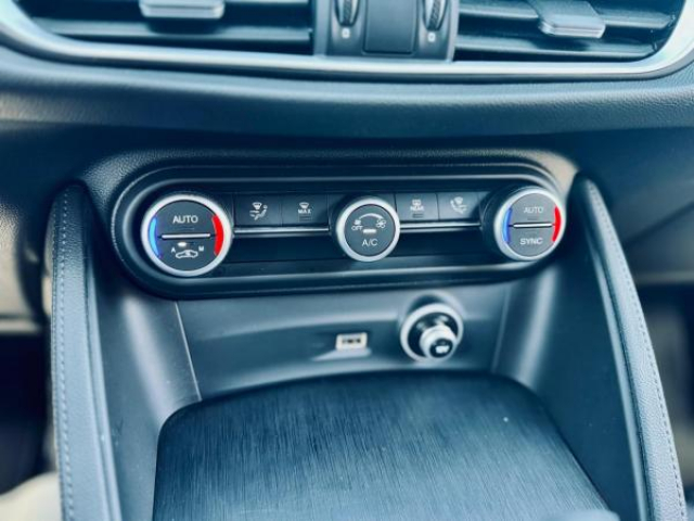 ALFA ROMEO STELVIO Super Pack Linea Rossa 2.2D 160cv BVA + Sellerie simili cuir + Vitres arrière surteinté