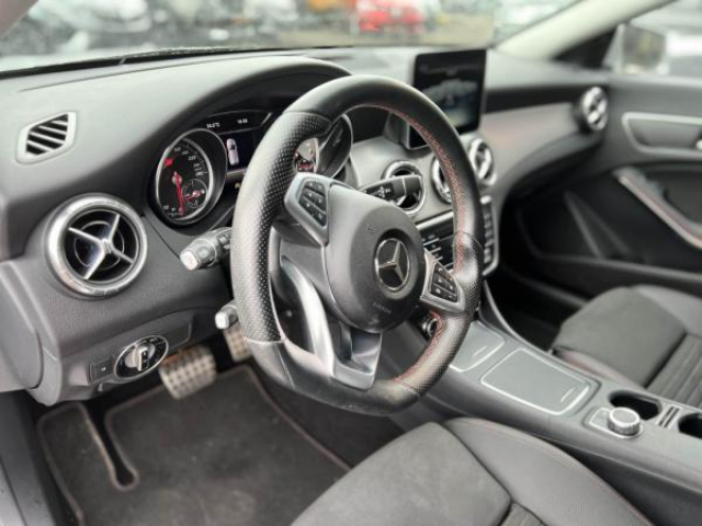 MERCEDES CLA SHOOTING BRAKE CLA 200D 136cv BV7G-DCT + Integration Smartphone + SimiliCuir