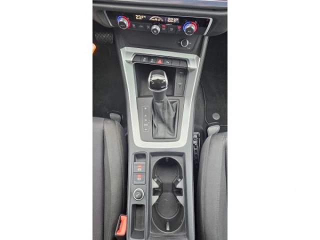 AUDI Q3 35 TDI 150cv S-tronic Black Pack + Carplay + Hayon electrique + Jantes 19