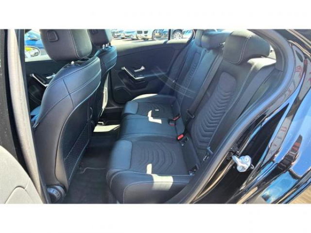 MERCEDES CLASSE A BERLINE Business Line 180D 7G-DCT + Pack navigation