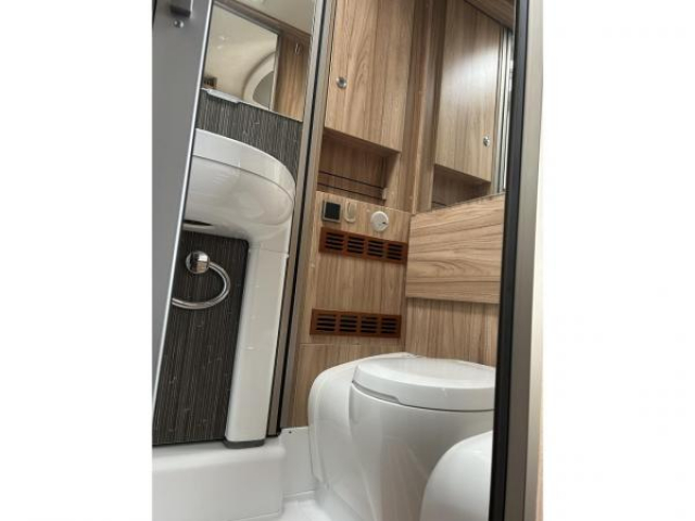 HYMER ML-T HYMER 570 4x4 V6 3.0l 419 CDi 190 CV BVA 7G-TRONIC TVA RECUPERABLE