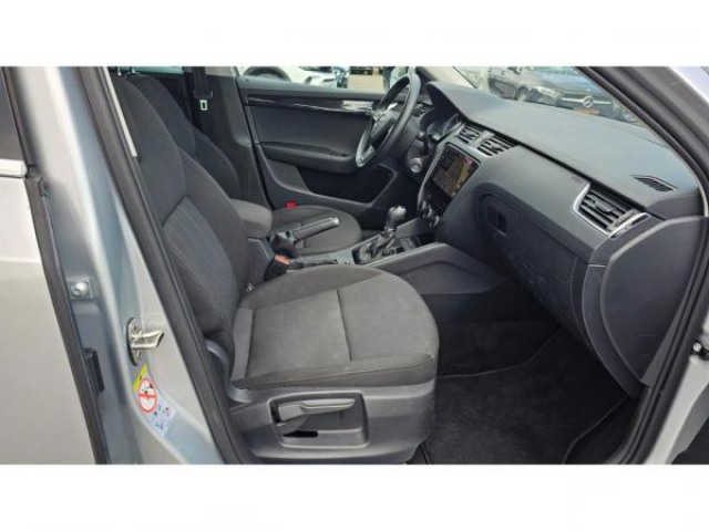 SKODA Octavia combi Style 1.6 TDI 116cv DSG7 + Attelage + Sièges AV Chauffants