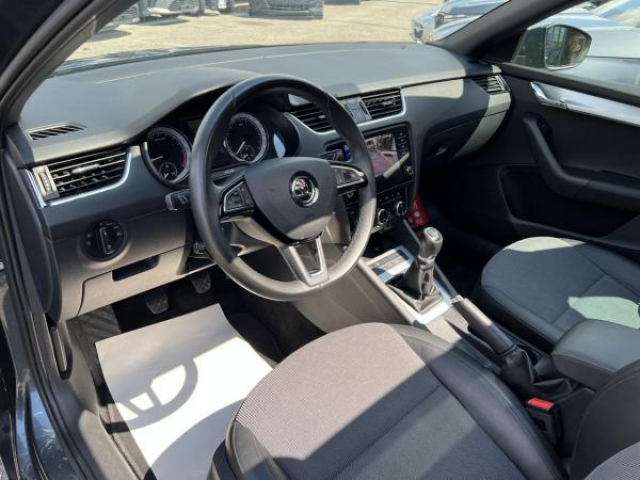 SKODA Octavia combi 1.6 TDI 116cv + Toit ouvrant panoramique + Camera de recul + Amundsen + Sieges AV Chauf