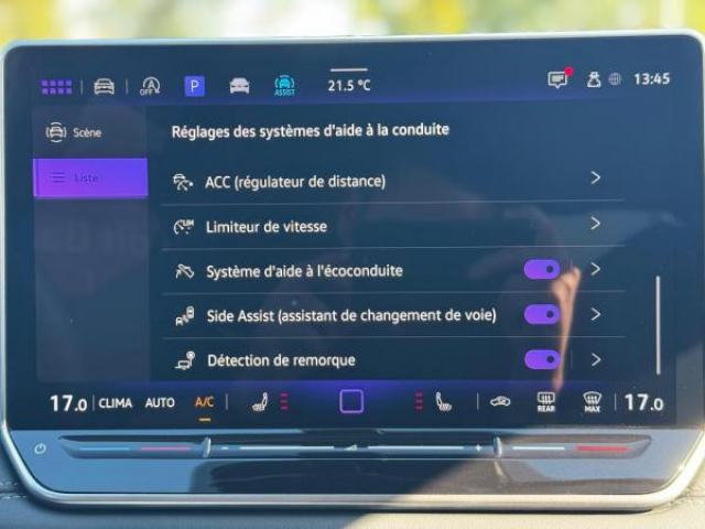 VOLKSWAGEN TIGUAN Life 2.0 TDI 150cv DSG7 + Pack Hiver + Attelage Elec + Camera 360 + Alarme + Ja18