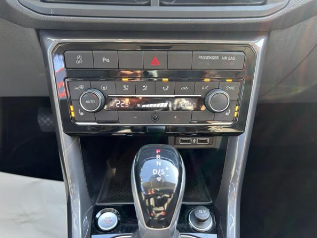VOLKSWAGEN T-CROSS STYLE 1.6 TDI 95cv DSG7 + Pack LED + Camera de recul + Sieges AV Chauffants