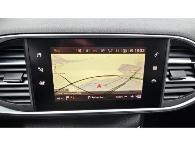 PEUGEOT 308 SW Allure 1.2i PureTech 130cv EAT8 Entretien complet PEUGEOT à jour + Attelage + Jantes 17