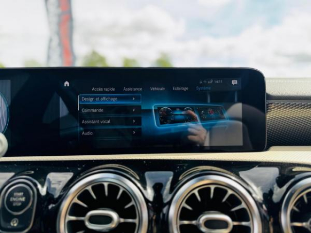 MERCEDES CLA Progressive Line 200D 8G-DCT + Pack Cuir + Carplay + HIFI Advanced + Sieges AV et Volant Chauffant