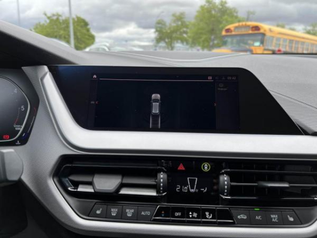 BMW SERIE 1 Advantage Pack 116dA 116cv + Sièges avant chauffants + Attelage