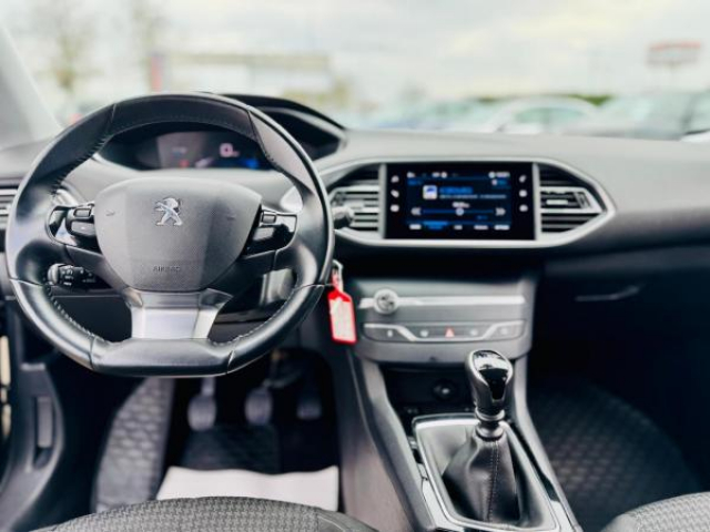 PEUGEOT 308 Active 1.5 BlueHDi 100cv + Sièges avant chauffants