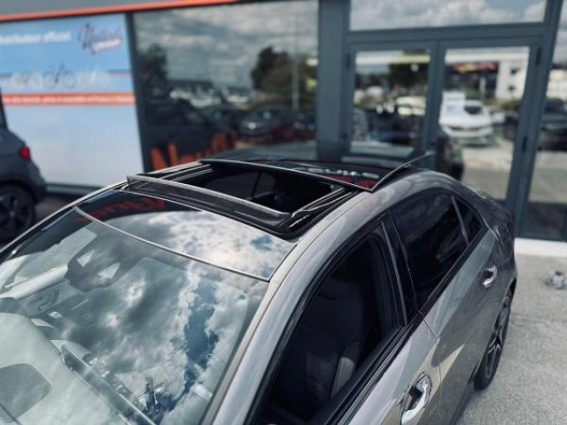 MERCEDES CLASSE A BERLINE AMG Line 200d 8G-DCT + Toit pano + LED Multibeam + Pack Sport Black + Carplay + Sieges AV Elec