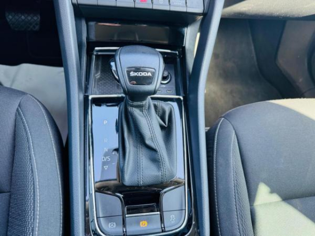 SKODA KAROQ AMBITION 1.5 TSI 150cv DSG7 + Pack Parking + Pack Design + Pack Hiver Plus