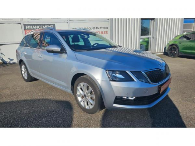 SKODA Octavia combi Ambition 1.6 TDI 116cv DSG7 + Attelage + Sièges AV Chauffants + DAB