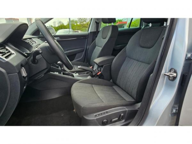 SKODA Octavia combi Style 1.6 TDI 116cv DSG7 + Attelage + Sièges AV Chauffants