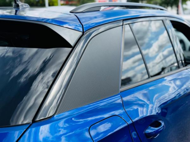 VOLKSWAGEN T-ROC R-Line 2.0 TDI 150cv DSG7 + Matrix LED + Attelage + Pack Black + Pack Easy open + 4 Jantes HIVER