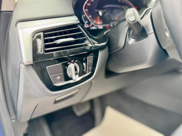 BMW SERIE 5 TOURING Lounge 530dA 286cv+Park Assist Plus+Cuir Dakota+Affichage tete haute+JA19 style 845M