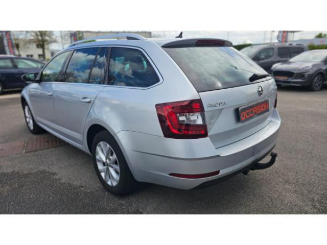 SKODA Octavia combi Style 1.6 TDI 116cv DSG7 + Attelage + Sièges AV Chauffants