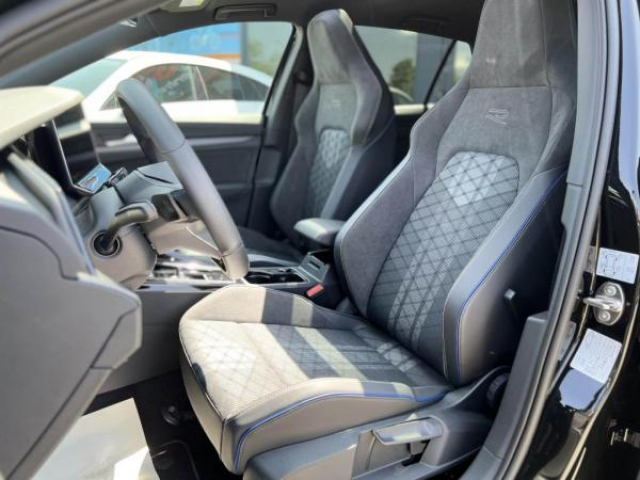 VOLKSWAGEN GOLF R-Line 2.0 TDI 150cv DSG7 + Toit panoramique + JA18 YORK + Pack Hiver + NEUF 0KM