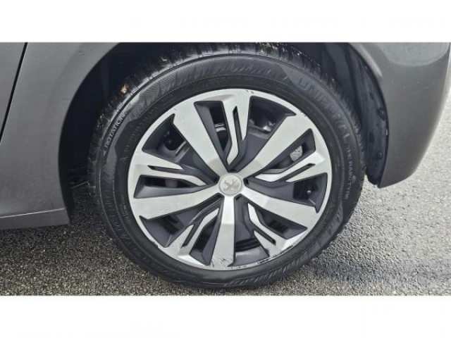 PEUGEOT 208 ACTIVE 1.5 BlueHDi 100cv + Navigation 3D + Aide au stationnement arrière
