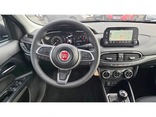 FIAT TIPO SW 1.0 FireFly Turbo 100cv + Système de Navigation