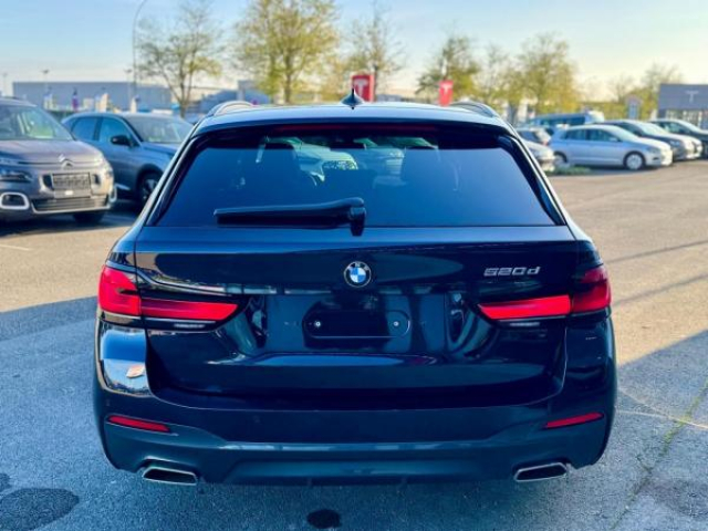 BMW SERIE 5 TOURING M-Sport 520d 190cv + Toit ouvrant panoramique + Driving Assistant + ACC avec Stop&Go