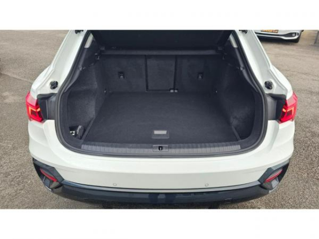 AUDI Q3 SPORTBACK Design 35TDI 150cv S-tronic + MMI Navigation + Audi sound system + JA18