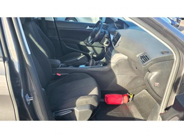 PEUGEOT 308 Active 1.5 BlueHDi 130cv + Camera de recul + Navigation 3D + Antibrouillard AV