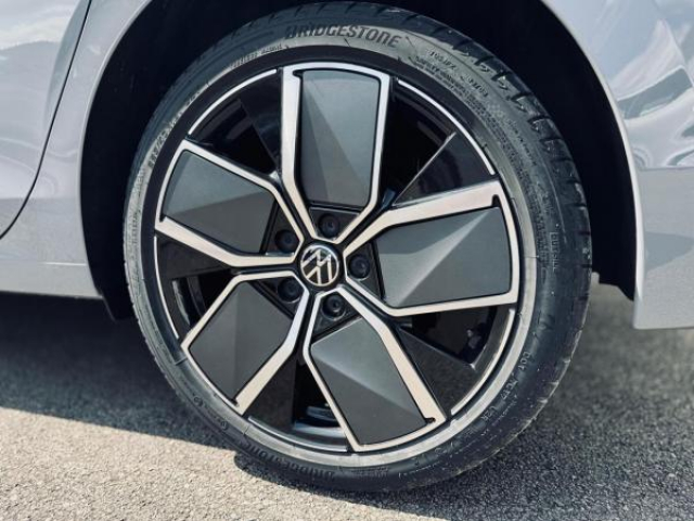 VOLKSWAGEN GOLF Phase 2 Style 1.5 eTSI 116cv DSG7 8.5 + LED MATRIX + Jantes 18 LEEDS + Pack Hiver + NEUF 0KM