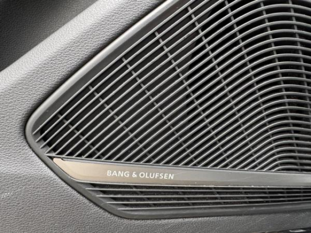 AUDI A4 AVANT S line 2.0 TDI 150cv S-tronic + TOIT PANO + Bang & Olufsen + CAMERA DE RECUL + ATTELAGE ELEC