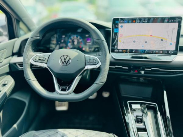 VOLKSWAGEN GOLF R-Line 1.5 eTSI 150cv DSG7 + Matrix LED + Toit Ouvrant + Camera 360 + NEUF 0KM