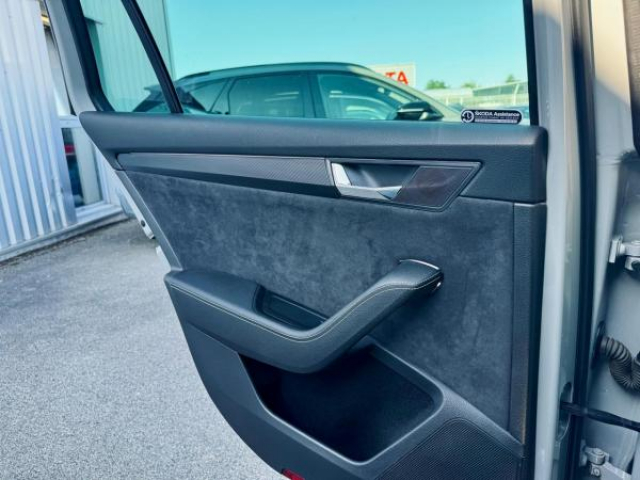 SKODA SUPERB COMBI Sportline 4x4 2.0 TDI 190cv DSG7 + Clim Tri-zone + Sièges av et ar chauffants + Volant Chauff