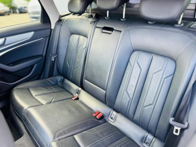 AUDI A6 AVANT Sport 35TDI S-tronic + Matrix + Cuir + Camera panoramique + Toit panoramique + MMI Plus