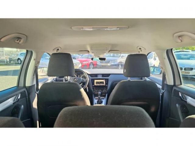SKODA Octavia combi Ambition 1.6 TDI 116cv DSG7 + Attelage + Sièges AV Chauffants + DAB