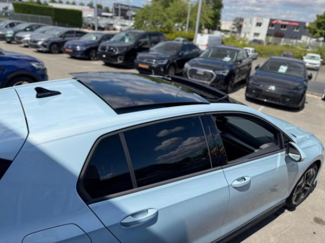VOLKSWAGEN GOLF R-Line 2.0 TDI 150cv DSG7 + Toit panoramique + JA18 YORK + Pack Hiver + NEUF 0KM