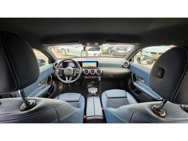 MERCEDES CLASSE A BERLINE BUSINESS LINE 180d 7G-DCT inclus Caméra de recul + SimiliCuir ARTICO + Jantes 16