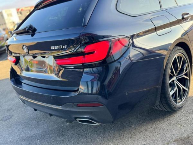 BMW SERIE 5 TOURING M-Sport 520d 190cv + Toit ouvrant panoramique + Driving Assistant + ACC avec Stop&Go