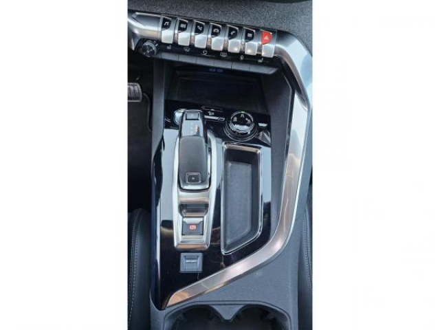 PEUGEOT 3008 GT Line 1.5 BlueHDi 130cv EAT8 + Advanced Grip Control + Pack city 2 + Pack Drive Assist