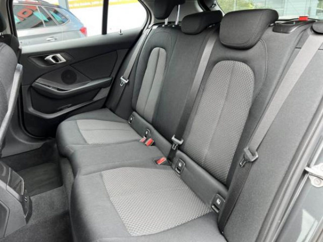 BMW SERIE 1 Advantage Pack 116dA 116cv + Sièges avant chauffants + Attelage
