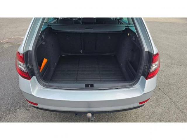 SKODA Octavia combi Style 1.6 TDI 116cv DSG7 + Attelage + Sièges AV Chauffants