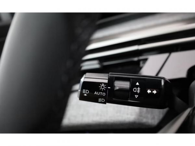 PEUGEOT 5008 Allure Hybrid 145cv e-DCS6 7 Places + Pack Panoramic Navigation + NEUF 0KM