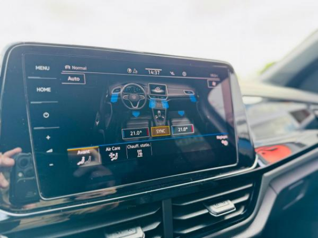 VOLKSWAGEN T-ROC R-Line 2.0 TDI 150cv DSG7 + Matrix LED + Attelage + Pack Black + Pack Easy open + 4 Jantes HIVER
