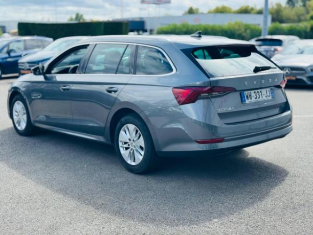 SKODA Octavia combi Ambition 2.0 TDI 116cv DSG7 + Camera de Recul + Sieges AV Chauffant + Roue de Secours