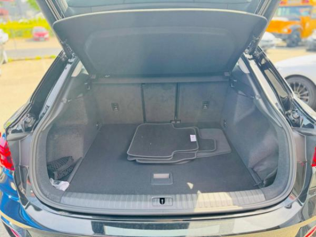 AUDI Q3 SPORTBACK Design 35 TDI 150cv S-tronic + Toit ouvrant + Camera de Recul + JA 19