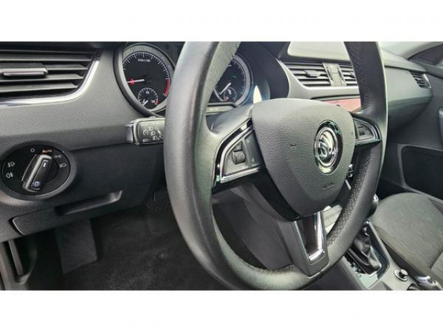 SKODA Octavia combi Style 1.6 TDI 116cv DSG7 + Attelage + Sièges AV Chauffants