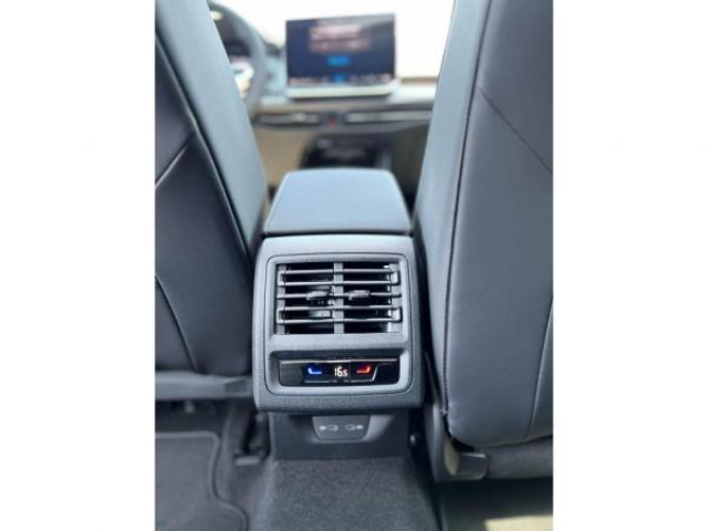 VOLKSWAGEN GOLF R-Line 2.0 TDI 150cv DSG7 + Toit panoramique + JA18 YORK + Pack Hiver + NEUF 0KM