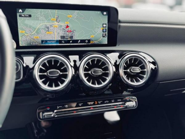 MERCEDES CLASSE A Luxury 180d 2.0L BVA 8G-DCT + Cuir + Sieges AV Chauffant + Instrumentalisions digital  10.25