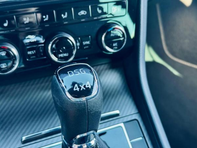 SKODA SUPERB COMBI Sportline 4x4 2.0 TDI 190cv DSG7 + Clim Tri-zone + Sièges av et ar chauffants + Volant Chauff