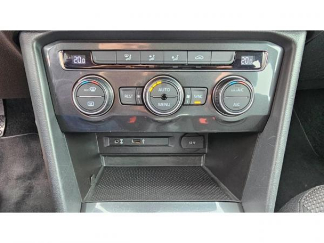 VOLKSWAGEN TIGUAN Trendline 2.0 TDI 150cv + Park Pilot + Climatisation automatique + Discover Media
