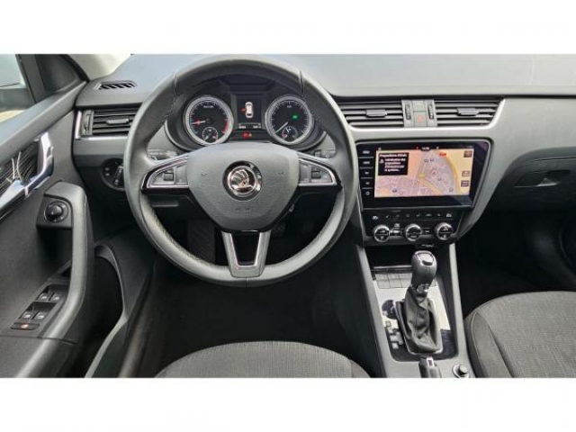 SKODA Octavia combi Style 1.6 TDI 116cv DSG7 + Attelage + Sièges AV Chauffants
