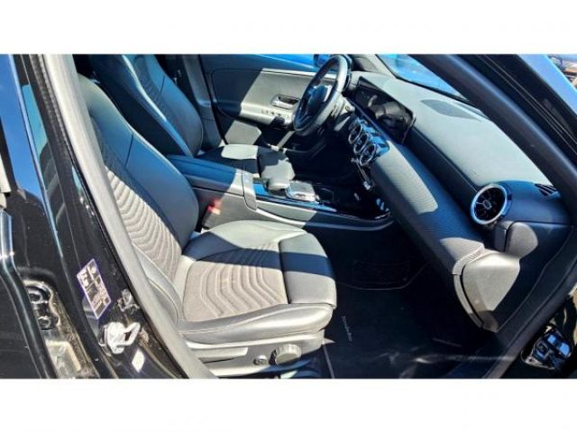 MERCEDES CLASSE A BERLINE Business Line 180D 7G-DCT + Pack navigation