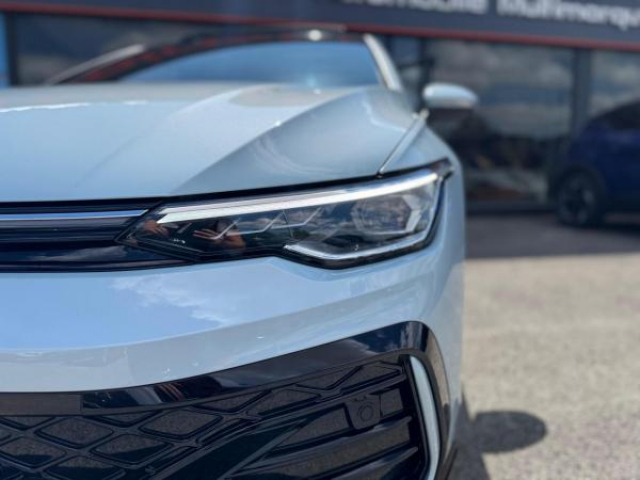 VOLKSWAGEN GOLF R-Line 2.0 TDI 150cv DSG7 + Toit panoramique + JA18 YORK + Pack Hiver + NEUF 0KM